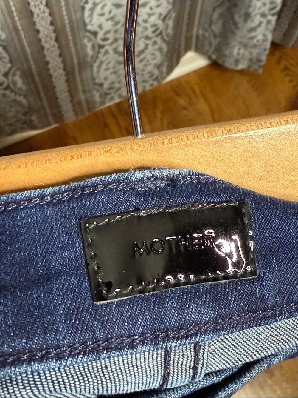 MOTHER The Weekender Fray Jeans Mint Condition